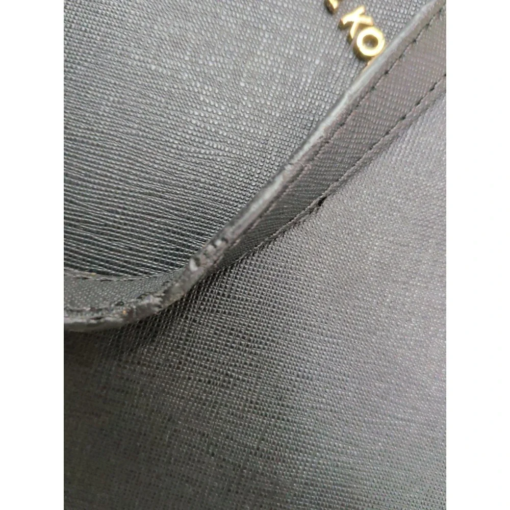 Michael Kors Jet Set Travel Messenger Bag
